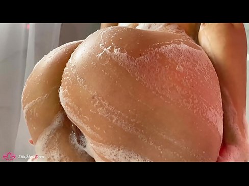❤️ Donkerkop masturbeer poes met vibrator tot intense orgasme in stort ❤️❌ Pornovideo by ons ❌️