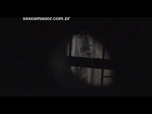 ❤️ Blondie word in die geheim video-opgeneem deur 'n buurtvoyeur wat agter hol bakstene versteek is ❤️❌ Pornovideo by ons ❌️
